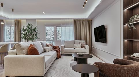 Foto 3 de Apartamento en venta en Calle del Poeta Esteban de Villegas, Jerónimos, Madrid Capital