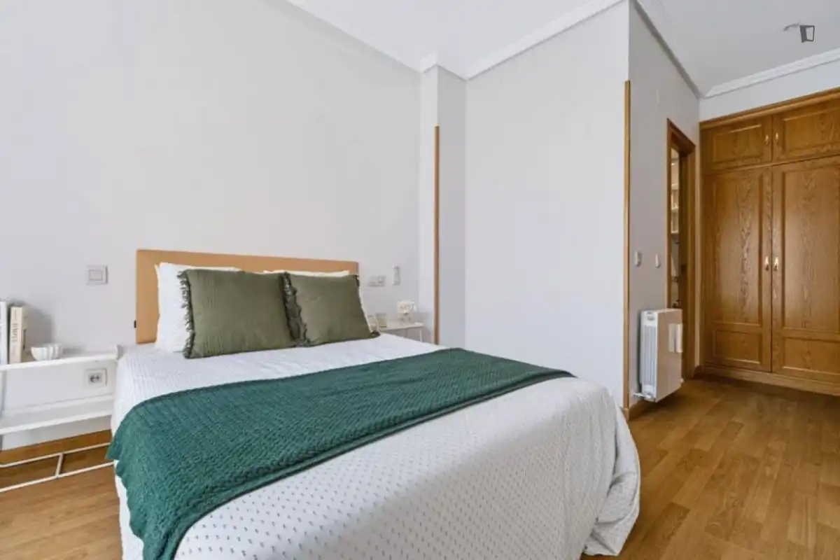 Dormitori de Casa o xalet per a compartir en Madrid amb Calefacció, Moblat i Forn