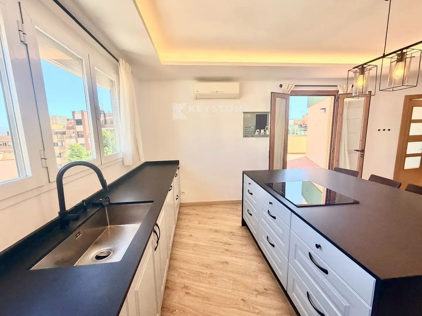 Küche von Dachboden zur Miete in  Palma de Mallorca mit Klimaanlage und Terrasse