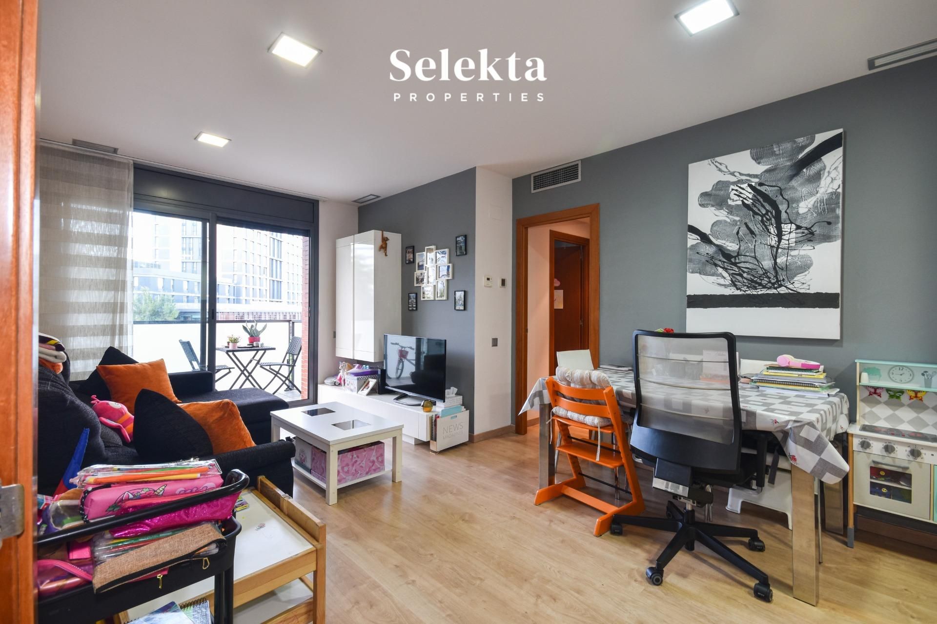 Exterior view of Apartment for sale in  Barcelona Capital  with Air Conditioner, Heating and Parquet flooring