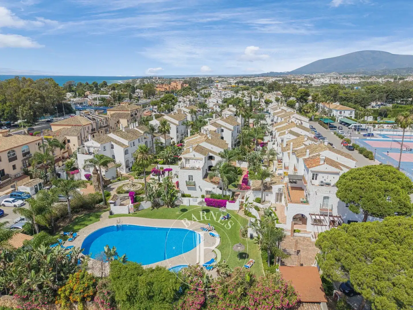 Vista exterior de Piso en venta en Estepona con Aire acondicionado, Calefacción y Terraza