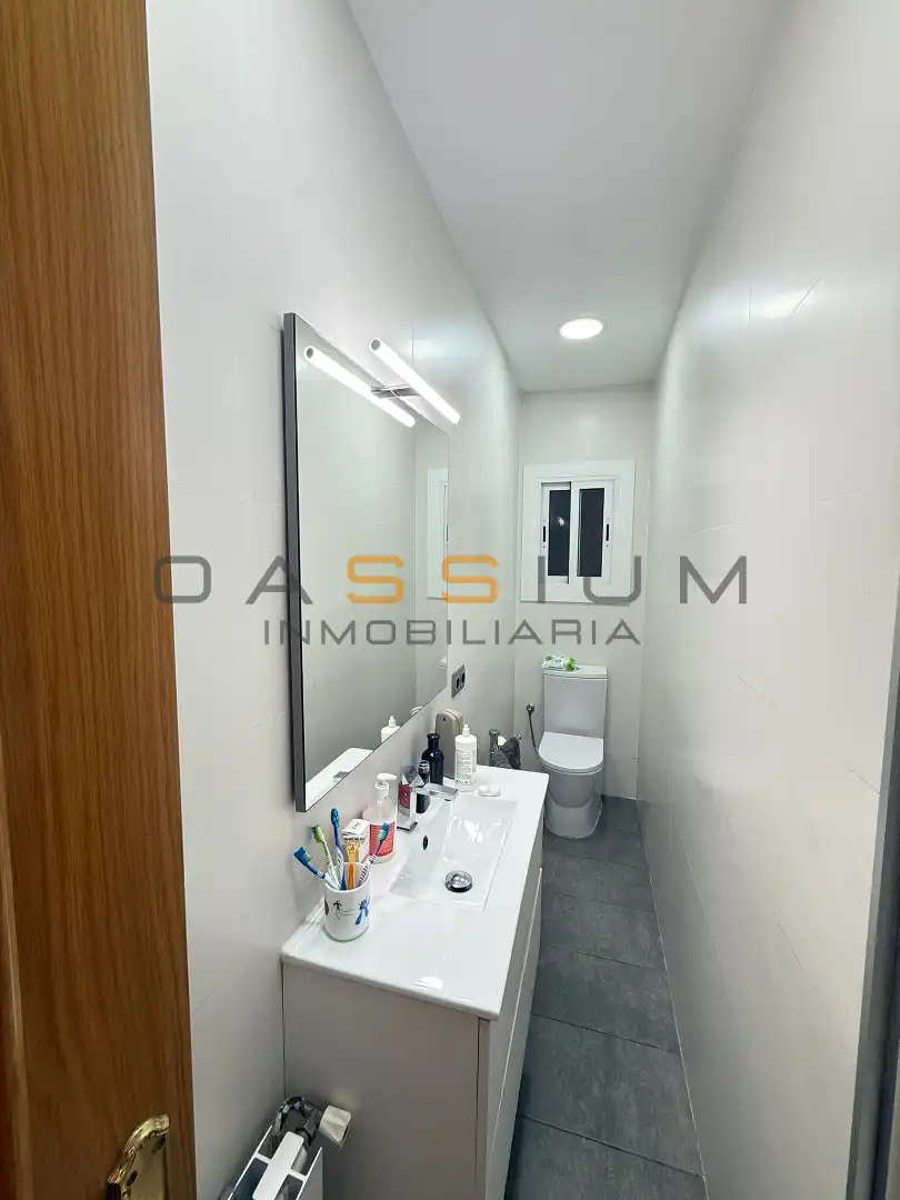 Piso en venta en Cornellà de Llobregat con Calefacción y Amueblado