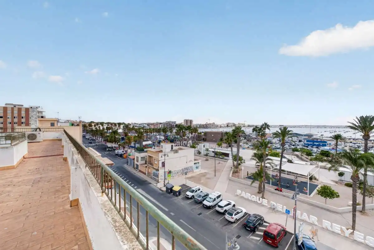 Vista exterior de Ático en venta en San Pedro del Pinatar con Terraza, Trastero y Amueblado