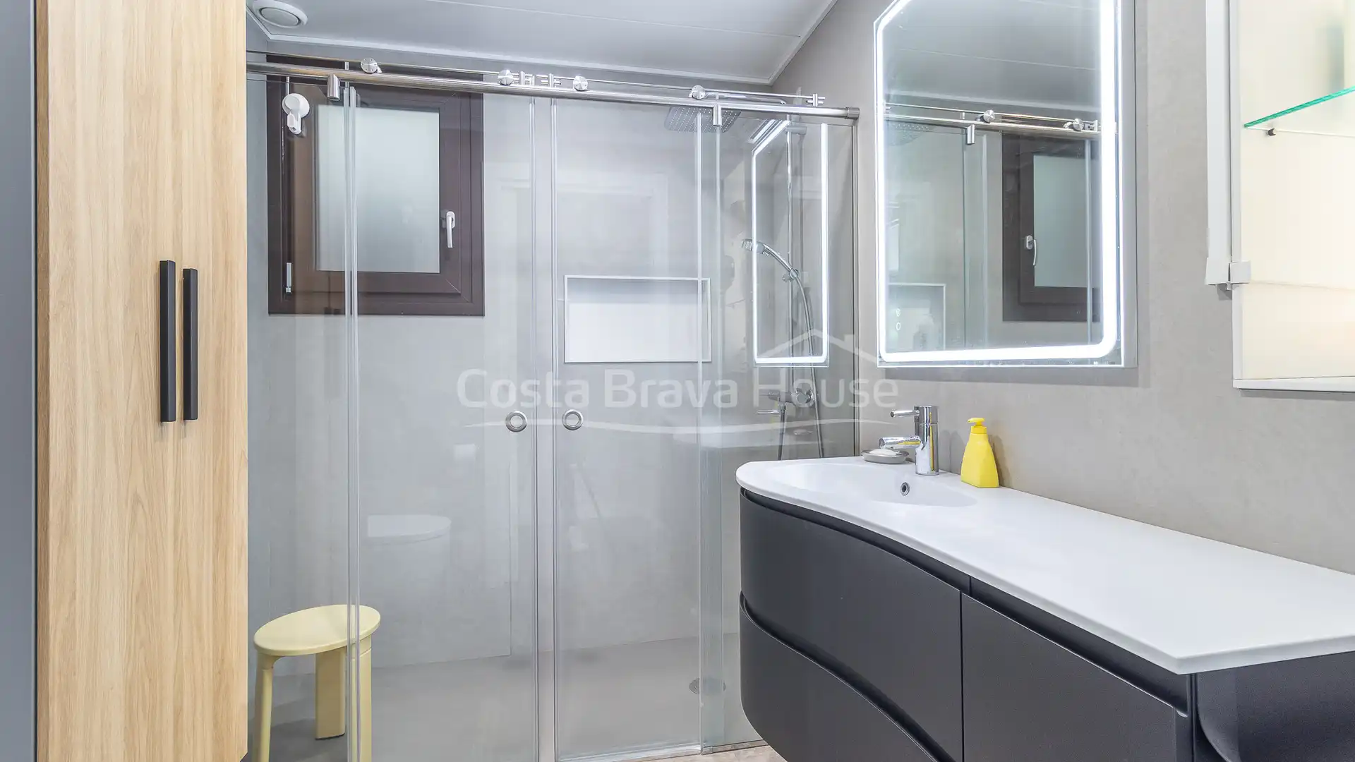 Bathroom of Houses for sale in Begur  with Air Conditioner, Heating and Private garden