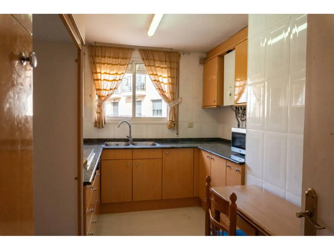 Cocina de Piso en venta en Sant Martí de Tous con Calefacción y Amueblado