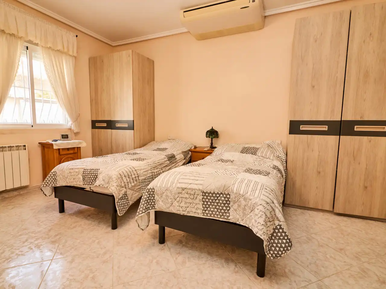Dormitori de Casa o xalet en venda en Torrevieja amb Aire condicionat, Calefacció i Jardí privat