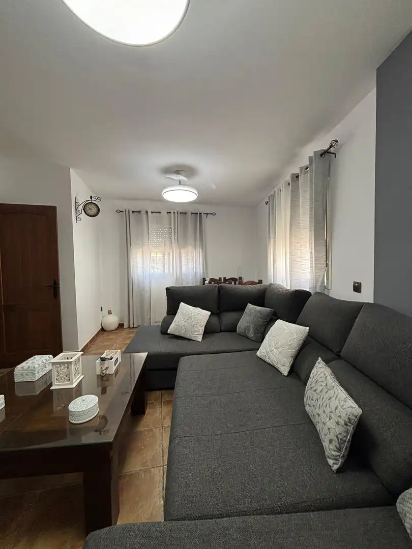 Sala d'estar de Casa adosada en venda en La Línea de la Concepción amb Terrassa