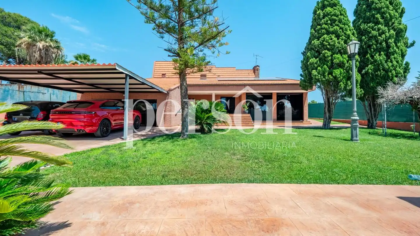 Chalet con piscina en venta en La Cañada, imagen 3