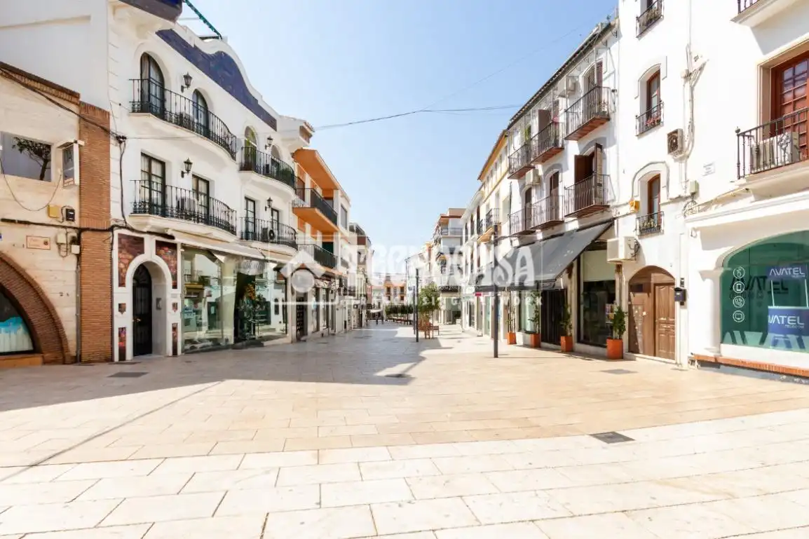 Vista exterior de Casa adosada en venda en Vélez-Málaga amb Terrassa