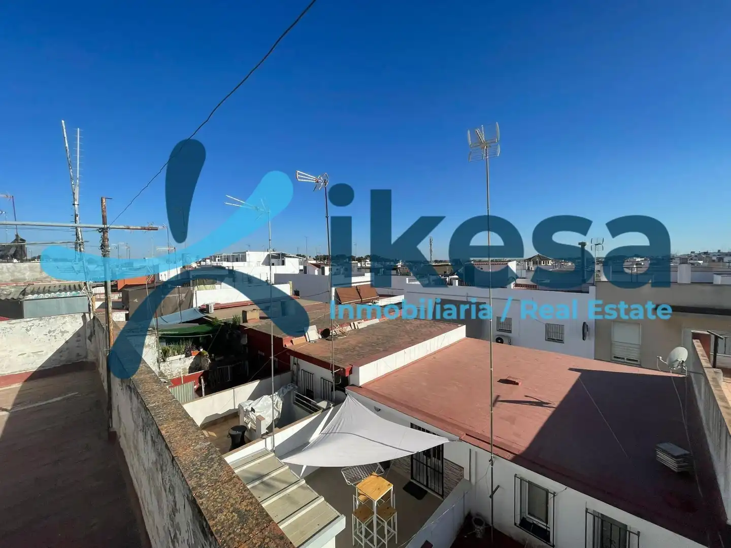 Vista exterior de Casa adosada en venda en Coria del Río