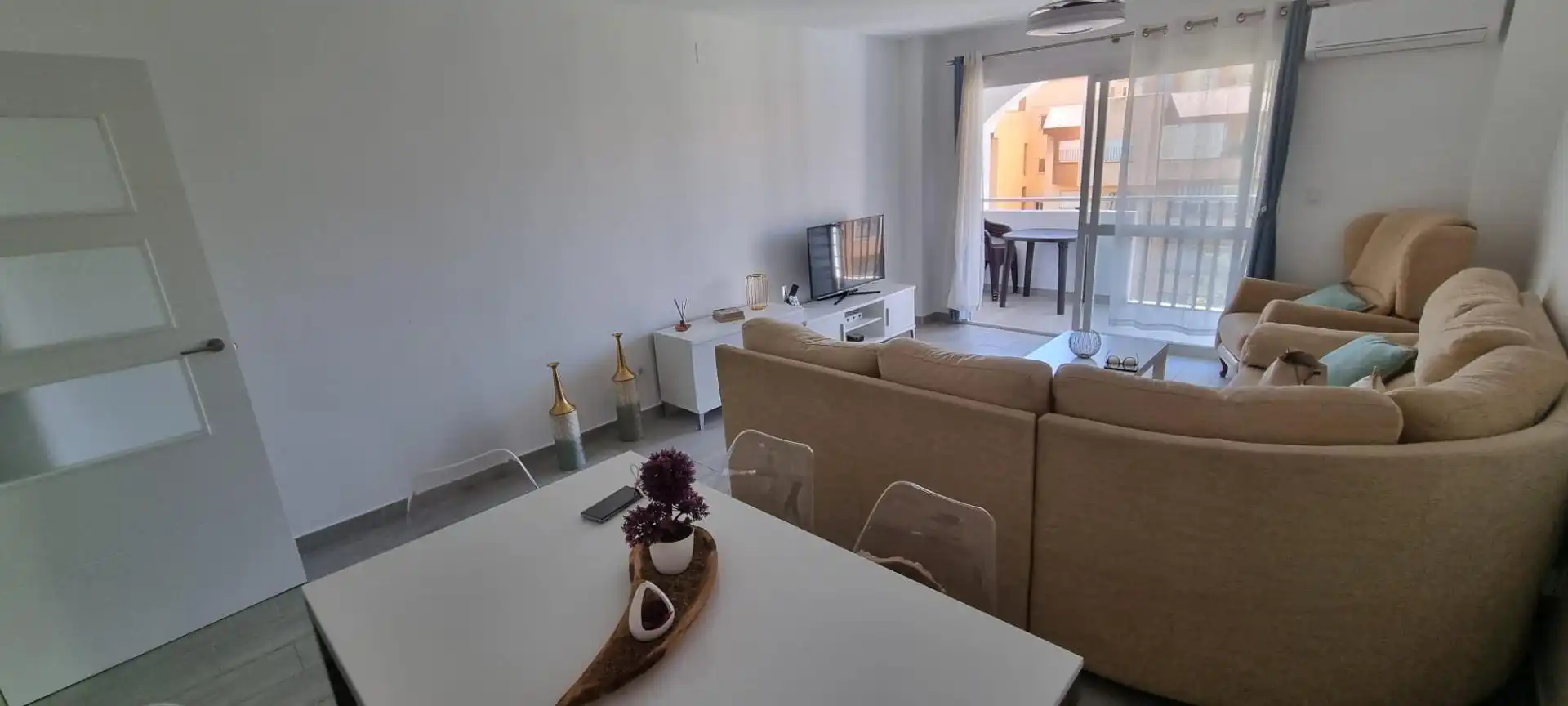 Sala d'estar de Pis en venda en Fuengirola amb Aire condicionat, Calefacció i Jardí privat