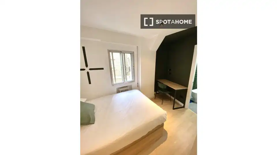 Bedroom of Flat for rent in Madrid  with Air Conditioner, Heating and Furnished