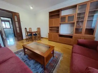 Wohnzimmer von Wohnung zur Miete in Oviedo  mit Parkett und Möbliert