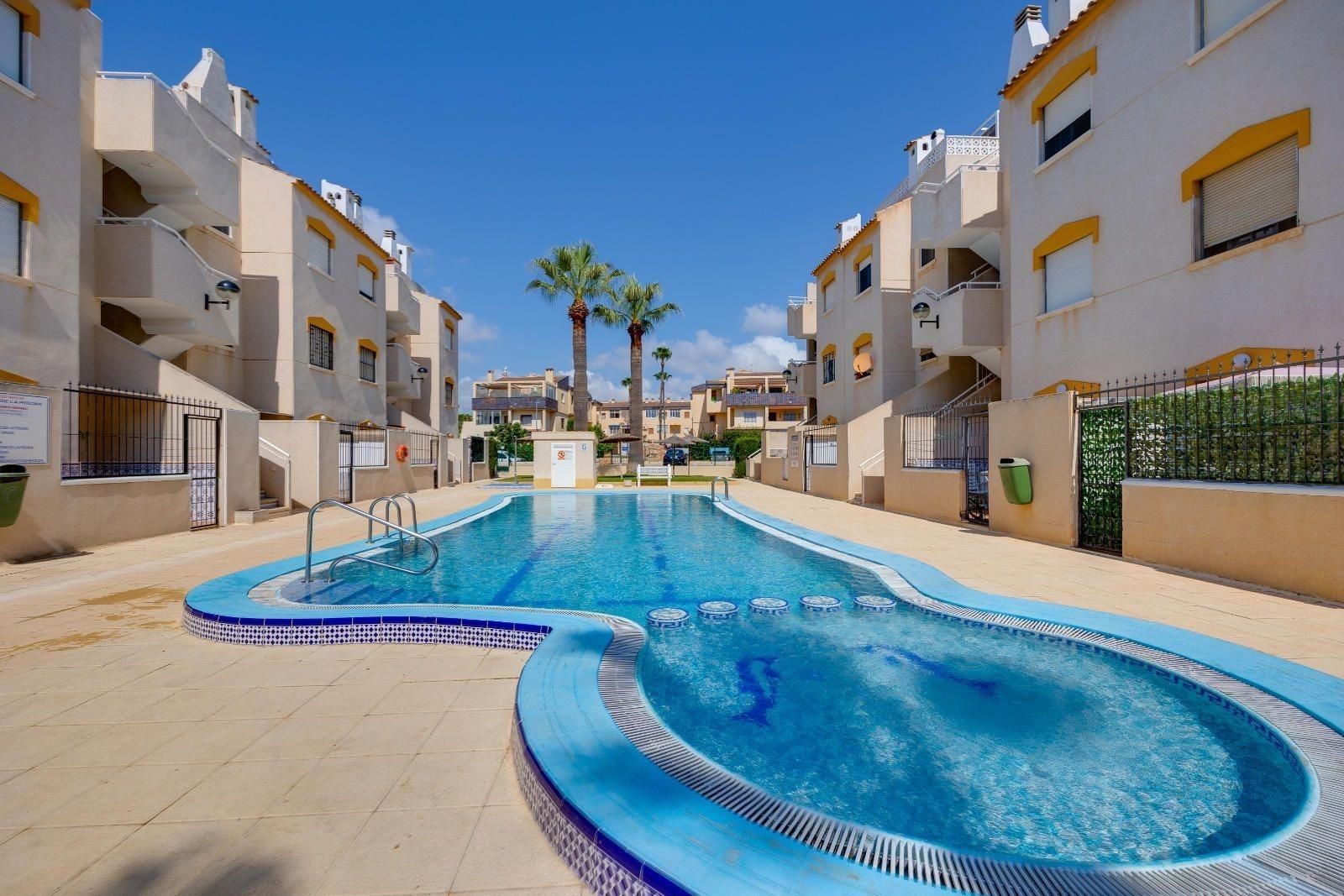Swimming pool of Planta baja for sale in Torrevieja  with Air Conditioner, Private garden and Terrace