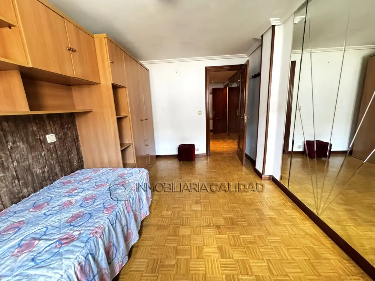 Bedroom of Flat for rent in Burgos  with Heating, Terrace and Furnished