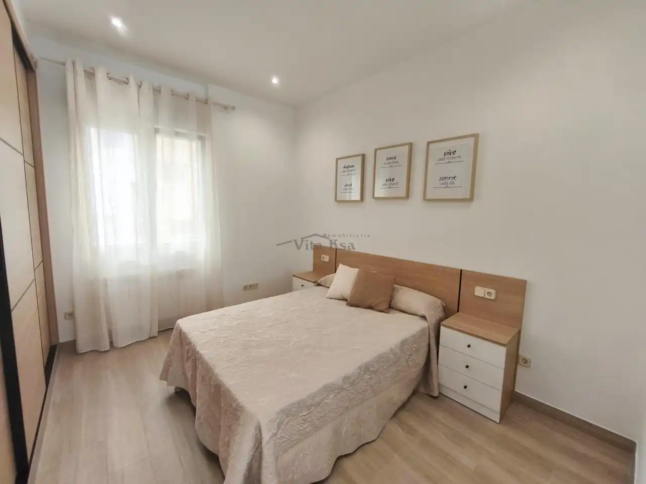 Dormitori de Apartament de lloguer en Ourense Capital  amb Aire condicionat, Calefacció i Moblat