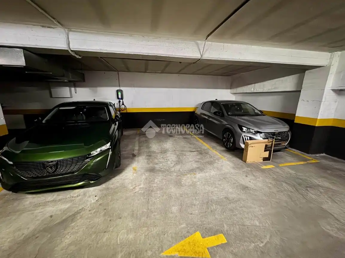 Parking of Flat for sale in Madrid  with Heating and Community pool