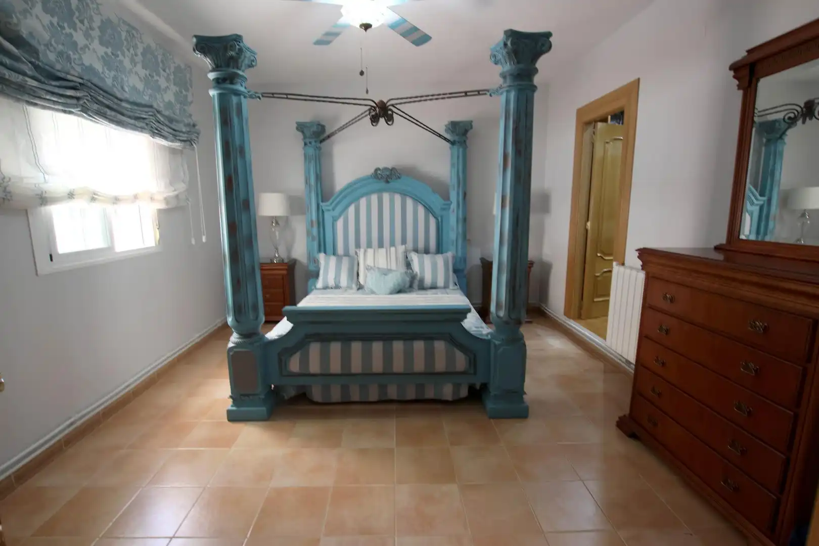 Dormitori de Finca rústica en venda en Badajoz amb Aire condicionat, Calefacció i Jardí privat
