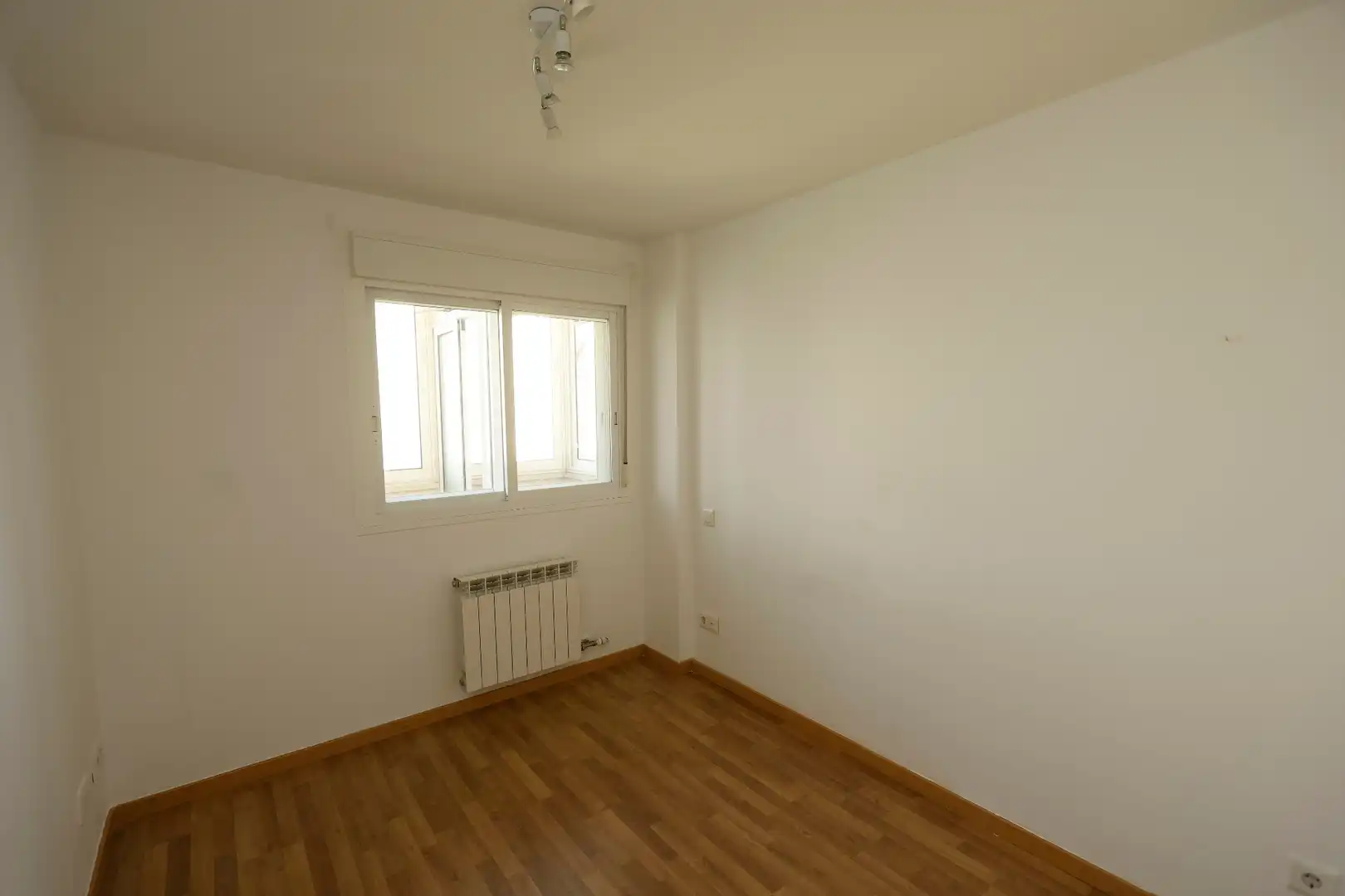 Habitación de Apartamento en venta en Zaragoza con Aire acondicionado, Calefacción y Horno