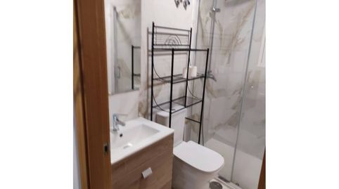 Se vende casa reformada de dos plantas en zona LagunasUniversidad