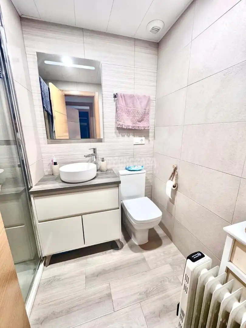 Bathroom of Flat for sale in Córdoba  with Air Conditioner, Heating and Terrace