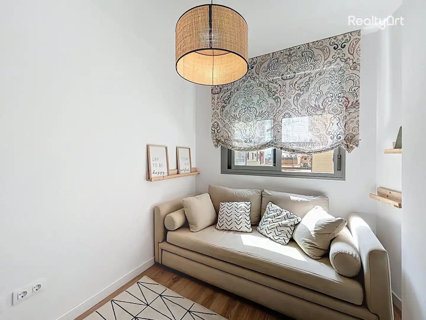 Living room of Flat for sale in Sevilla  with Air Conditioner and Furnished