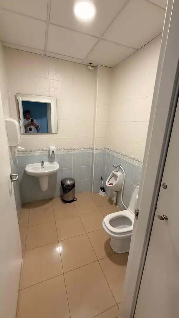 Baño de Local en traspaso en Calpe / Calp con Aire acondicionado, Alarma y Domótica