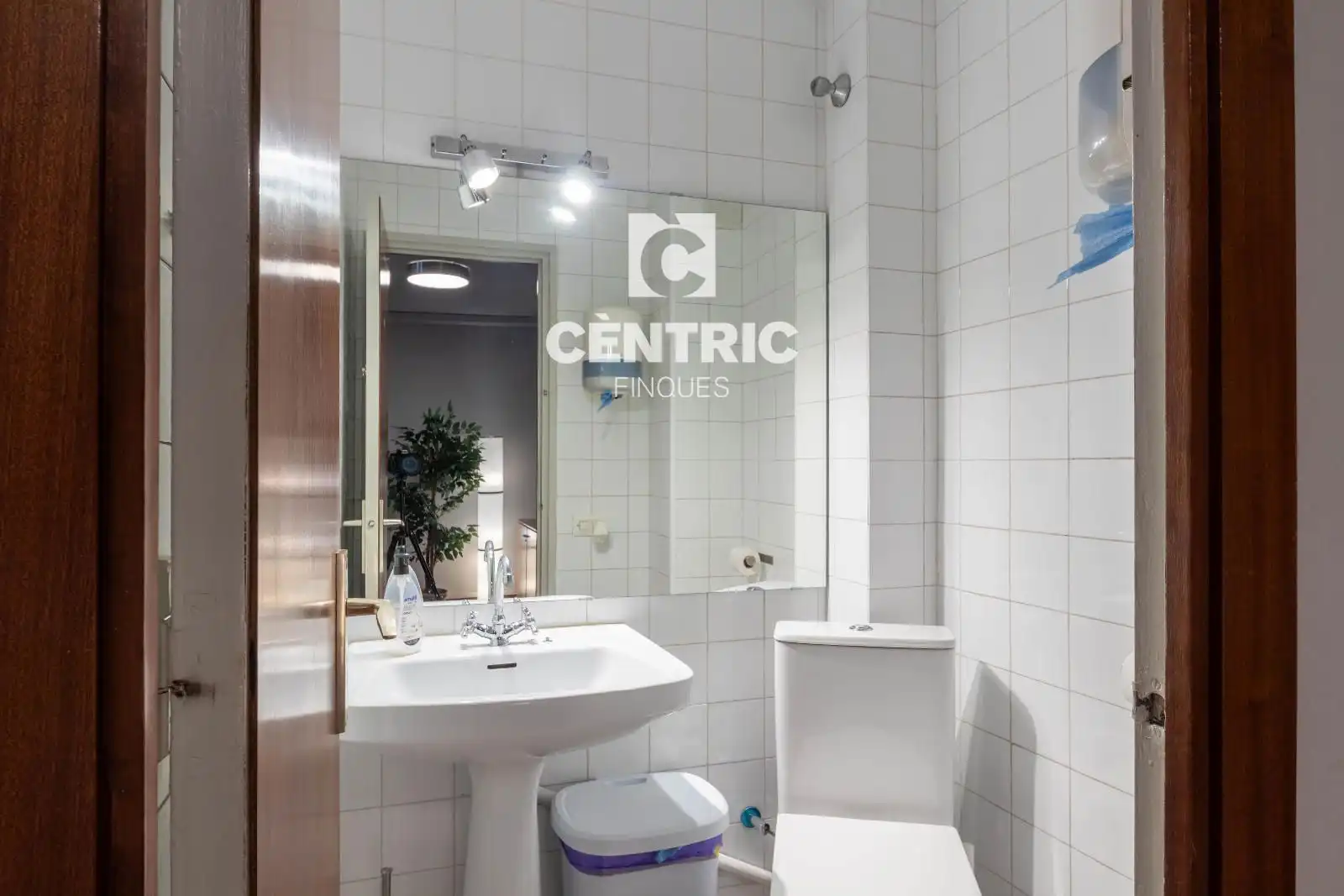Badezimmer von Büro zur Miete in Terrassa