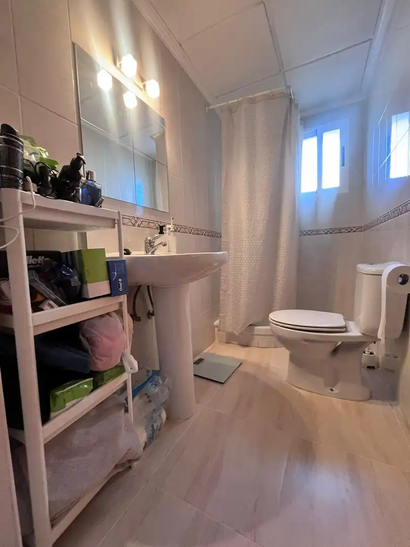 Badezimmer von Erdgeschoss zum Verkauf in Águilas mit Klimaanlage, Heizung und Privatgarten
