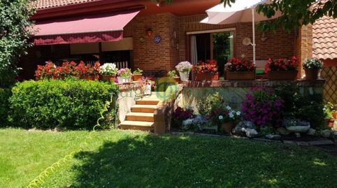 Foto 2 de Casa adosada en venta en Carretera Santander (villarrodrigo de las Regueras, Villaquilambre, León