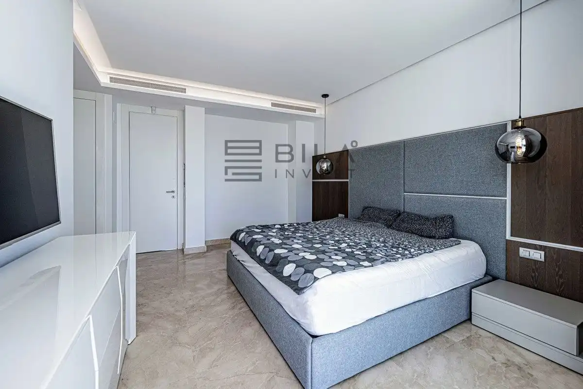 Dormitori de Casa adosada en venda en Marbella amb Aire condicionat, Terrassa i Piscina