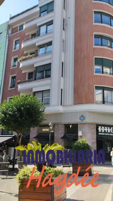 Piso con terraza en venta en Abando - Albia