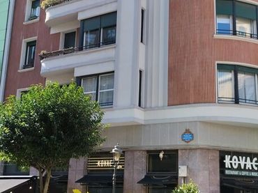 Pis amb balcó en venda a Abando - Albia