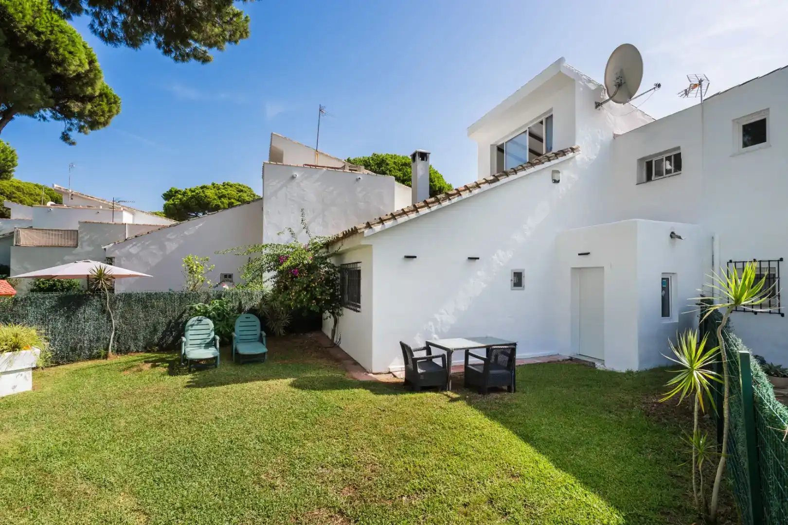 Jardí de Casa adosada en venda en Estepona amb Aire condicionat, Jardí privat i Piscina