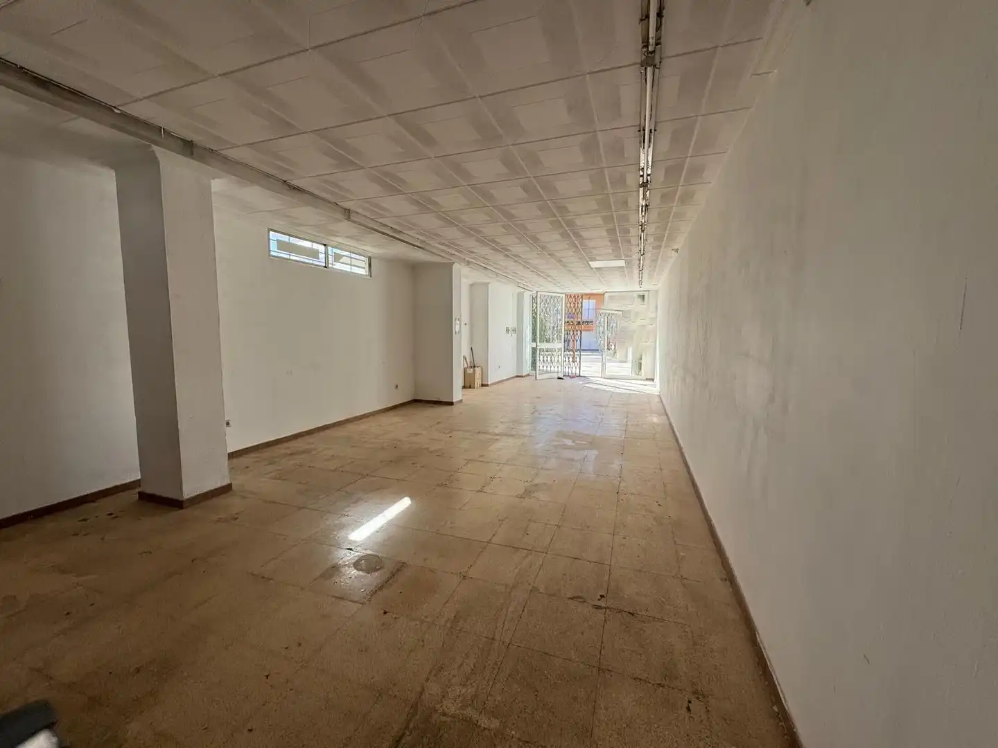 Local commercial à vendre à Avenida María Cristina, imagen 5