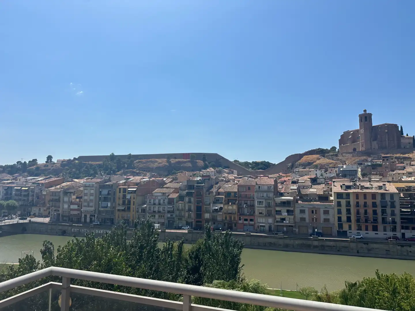 Vista exterior de Àtic en venda en Balaguer amb Aire condicionat, Calefacció i Terrassa
