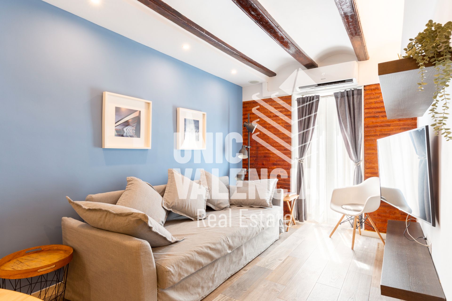 Living room of Flat to rent in  Valencia Capital  with Air Conditioner, Terrace and Furnished