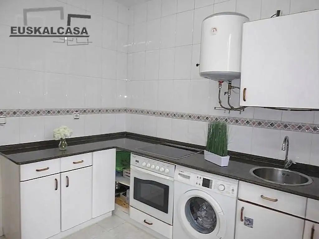 Cuina de Pis en venda en Bilbao  amb Calefacció i Parquet