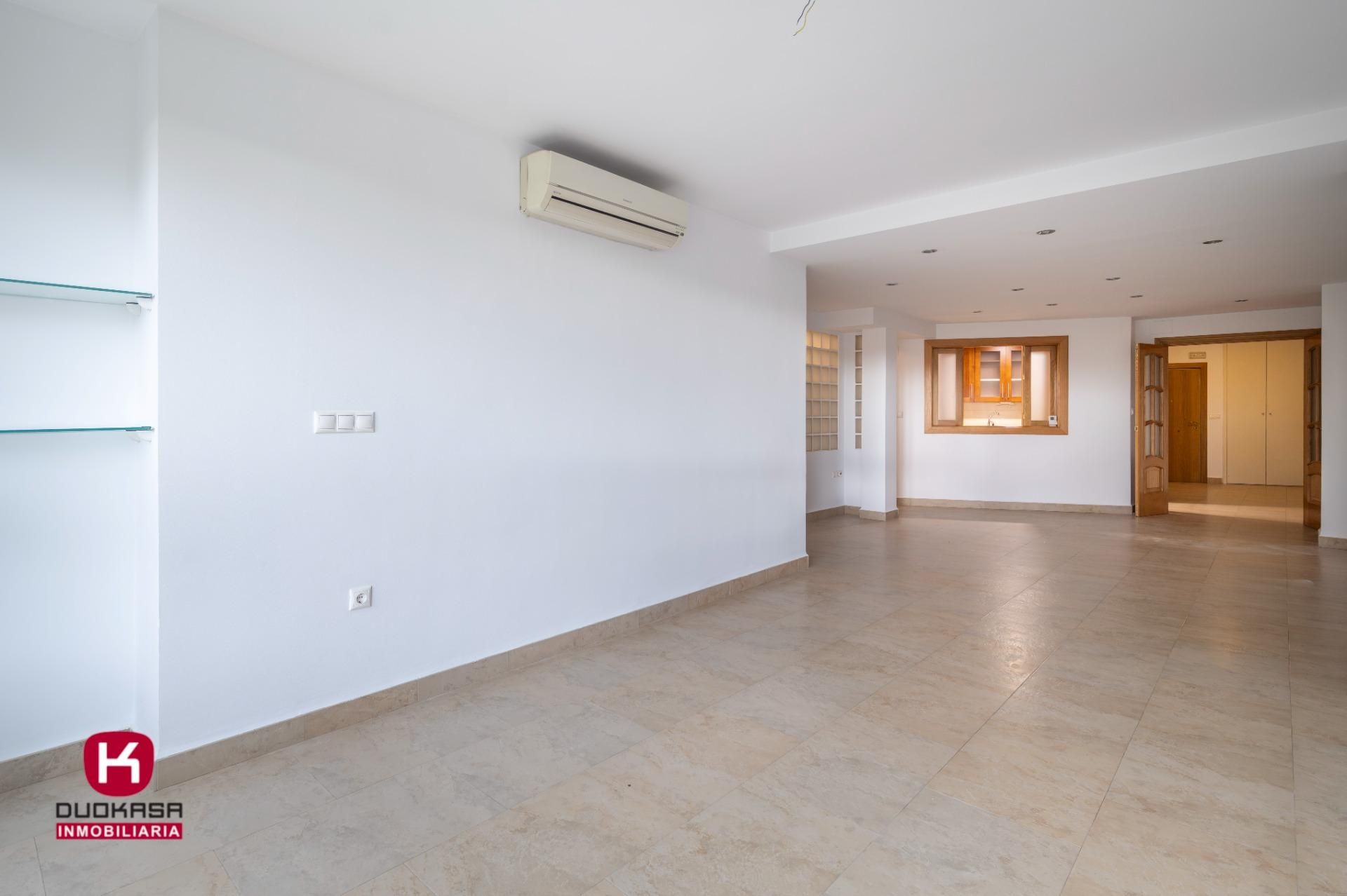 Piso en venta en Calle de Santa Bárbara, Centro - Sagrario