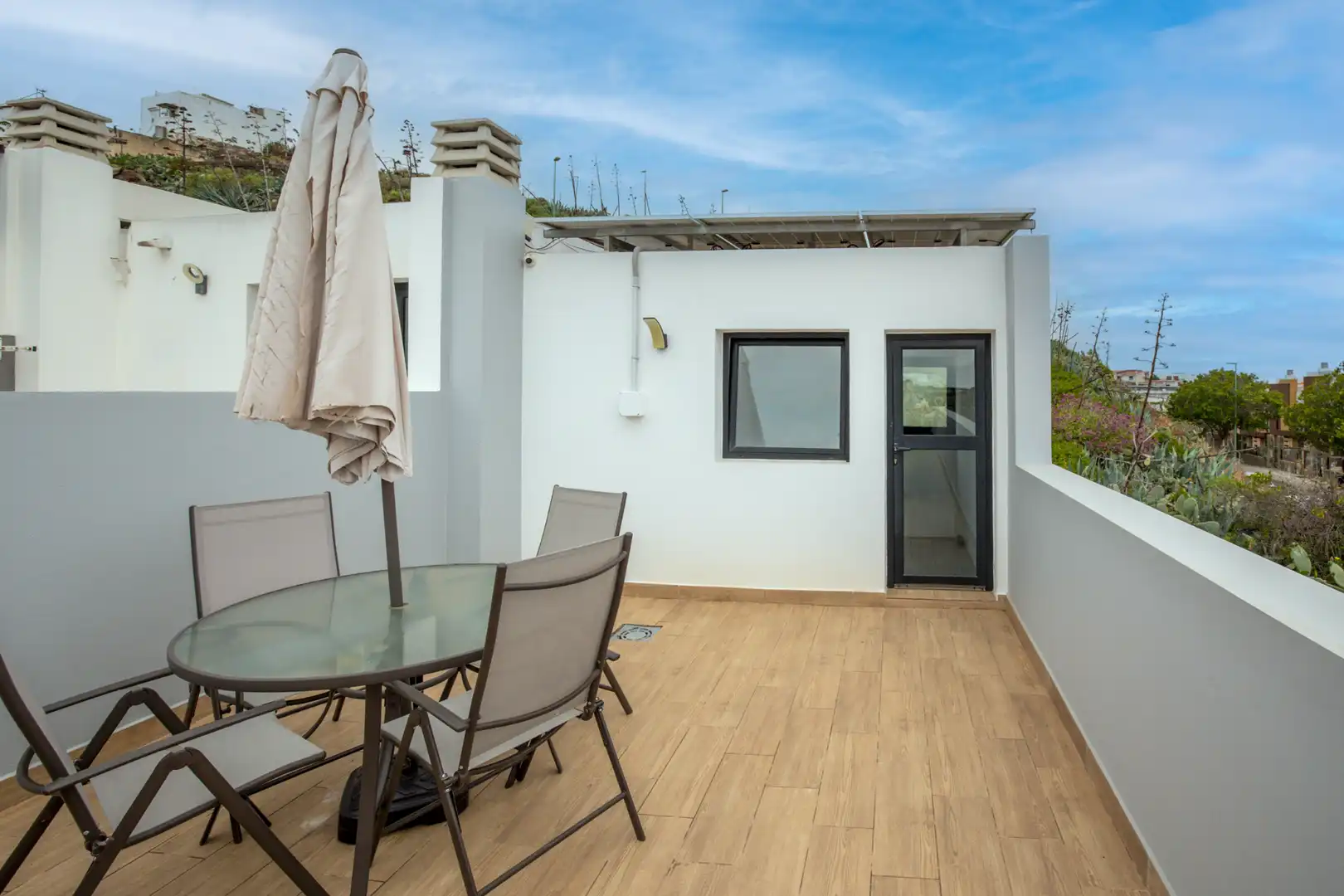 Terrassa de Casa adosada en venda en Las Palmas de Gran Canaria amb Terrassa, Traster i Moblat