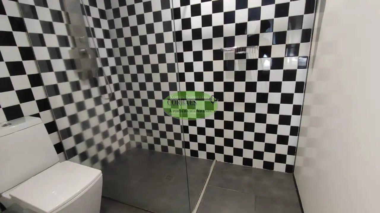Badezimmer von Geschaftsraum zum Verkauf in Taboadela mit Klimaanlage und Möbliert
