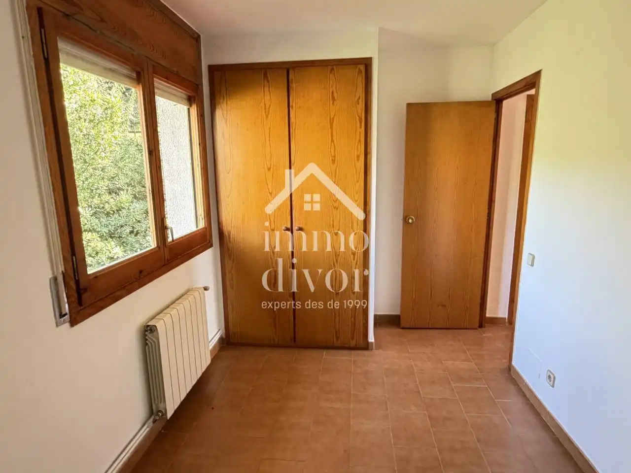 Casa aparellada amb jardí en venda a Centre, imagen 16