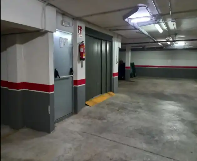 Individual con ascensor en venta en Carrer dels Mariners
