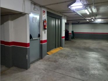 Individual con ascensor en venta en Carrer dels Mariners