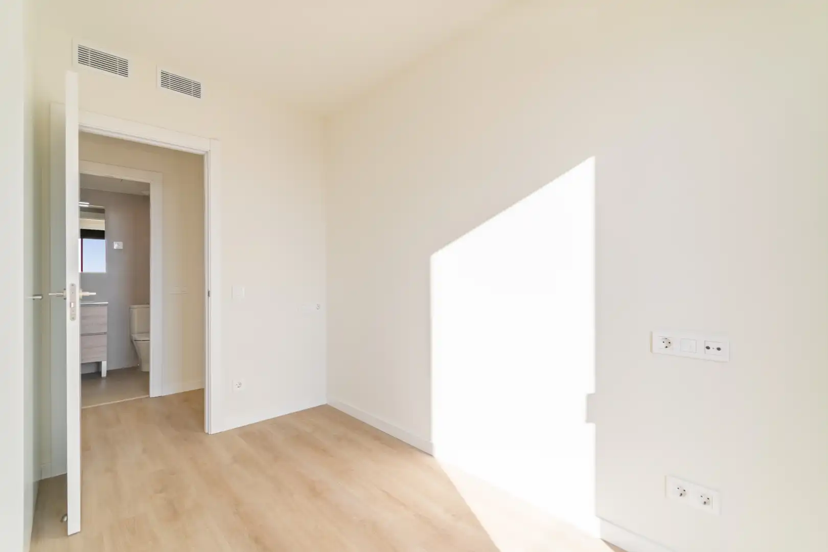 Schlafzimmer von Wohnung zur Miete in Esplugues de Llobregat mit Klimaanlage, Heizung und Terrasse