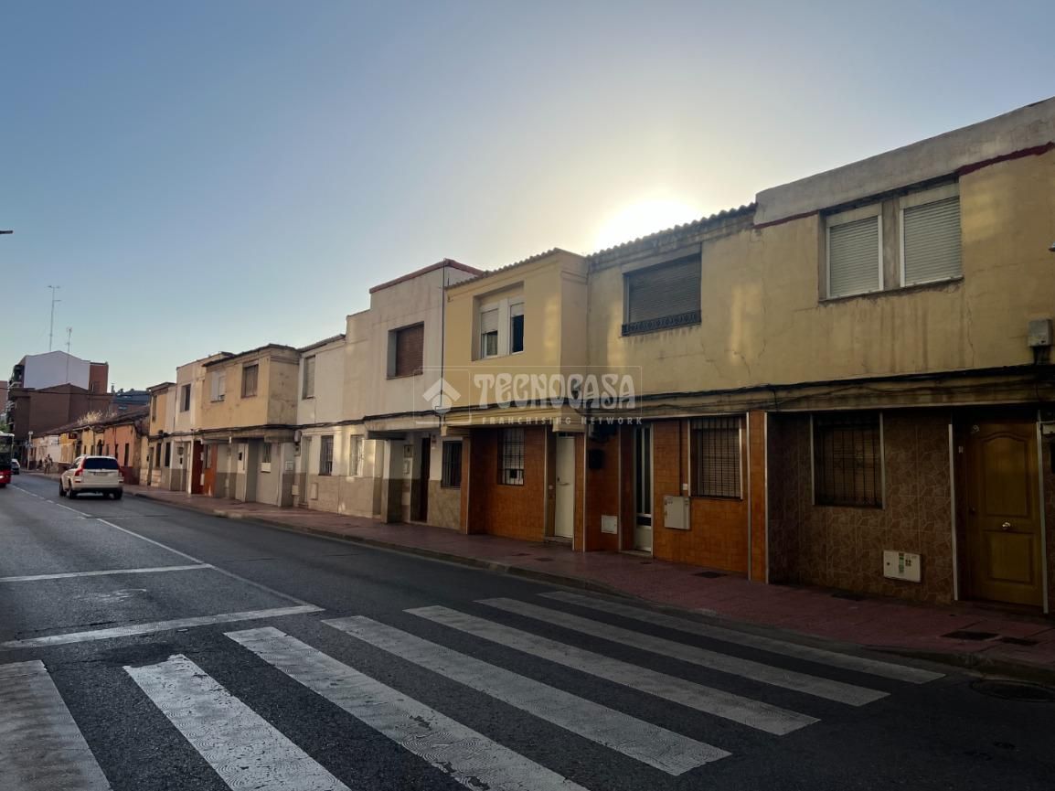 Vista exterior de Casa adosada en venda en Alcalá de Henares amb Aire condicionat i Calefacció