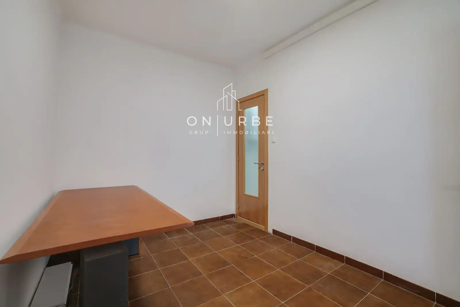 Flat for sale in Barcelona  with Air Conditioner