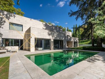 Maison avec balcon à vendre à Les Corts
