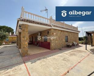 Vista exterior de Casa adosada en venda en Llíria amb Aire condicionat, Traster i Piscina