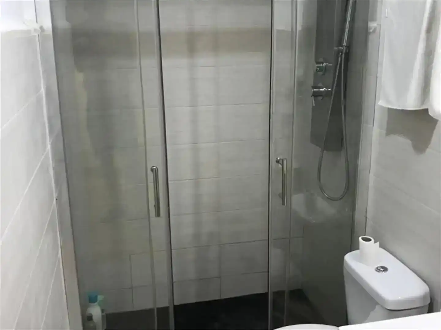 Bany de Planta baixa en venda en Baños de Montemayor amb Parquet, Moblat i Balcó